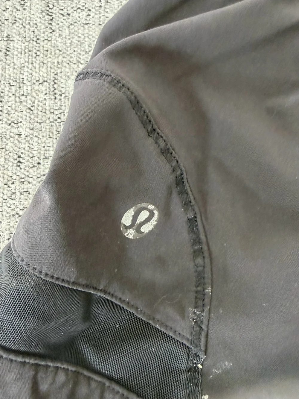 Lululemon black lined  Speed up shorts 2,5” sz 6